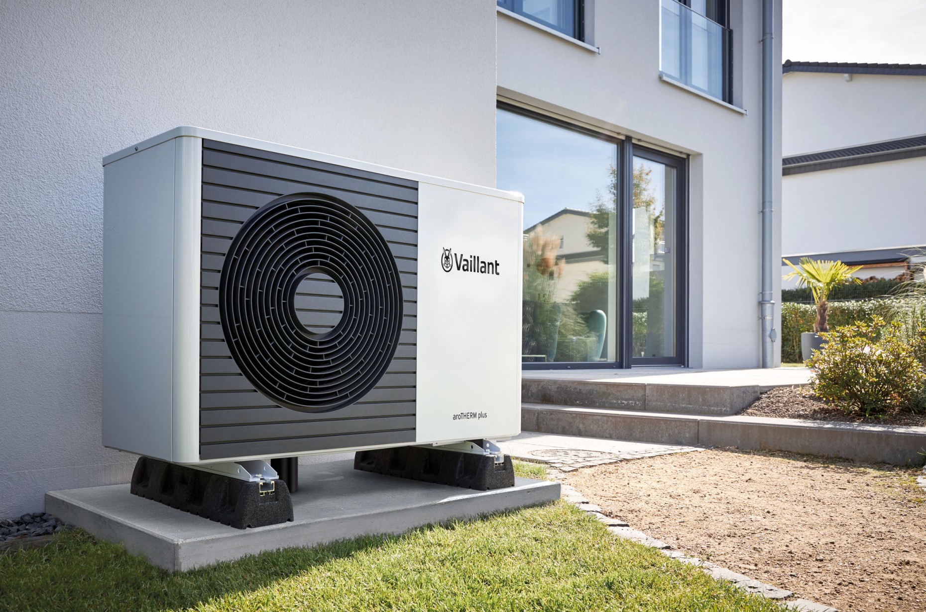 Vaillant aroTHERM plus Luft-Wasser Wärmepumpe Außeneinheit – Installateur John Bremen